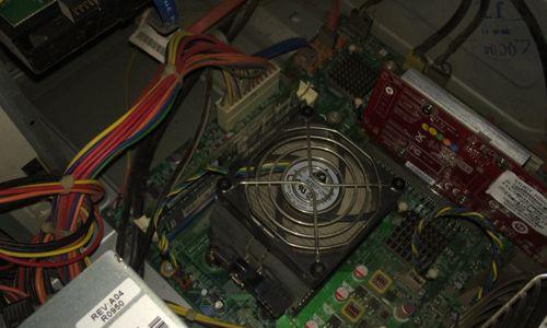 如何将主机连接两个显示器（扩展工作区域，提升工作效率）