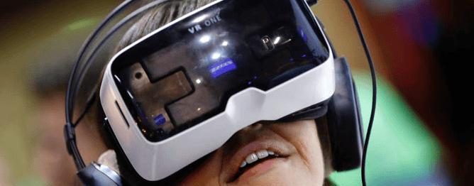 手机VR眼镜（逼真沉浸、随心所欲，手机VR眼镜的未来）
