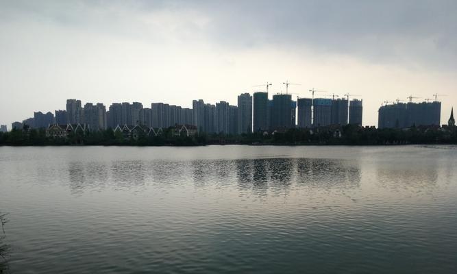 华为P10搭配精准镜头，带你领略绝美风景（华为P10拍摄风景全攻略，发现身边的美景无限）