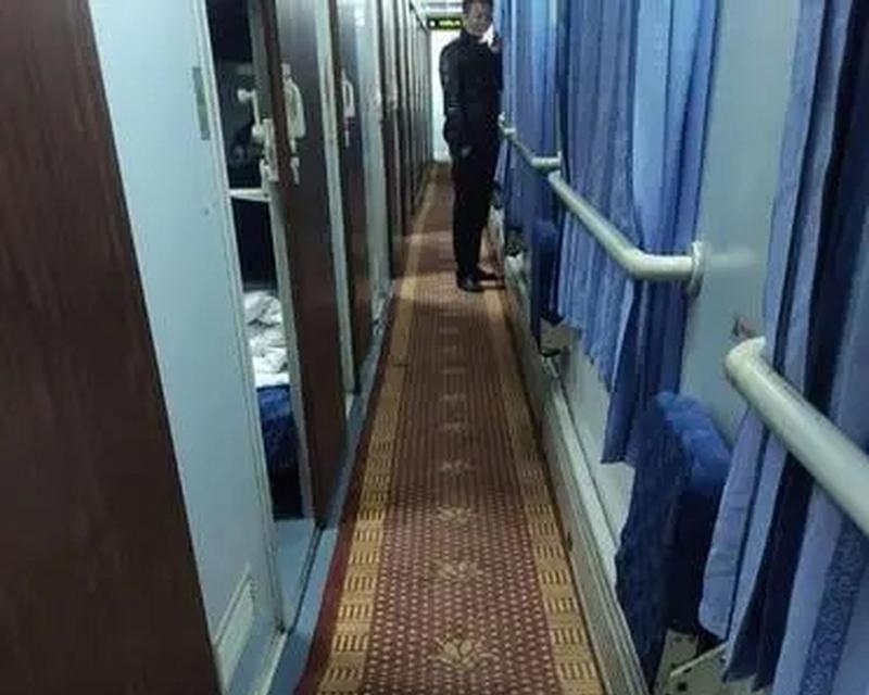 软卧舒适便捷的旅行选择（软卧的特点及旅行中的种种便利）